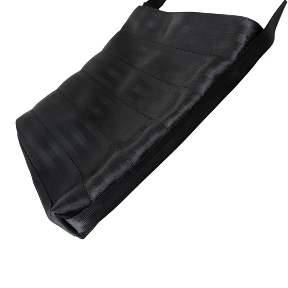 Harveys Seatbelt Bag Black Messenger Crossbody Made in USA Adjustable Strap 11" - Picture 4 of 9